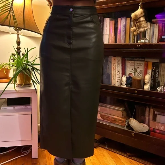 Aritzia leather skirt 🩶 - Picture 1 of 5